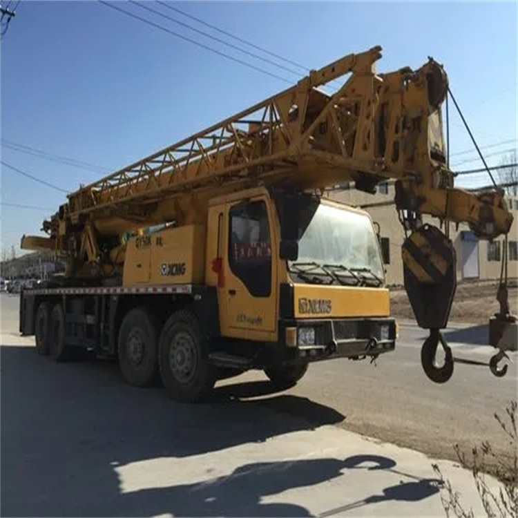 海珠吊车怎么吊装挖掘机